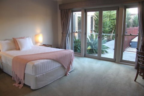 BEL MIREN SARAH LOUISA - Dalby Accommodation 0