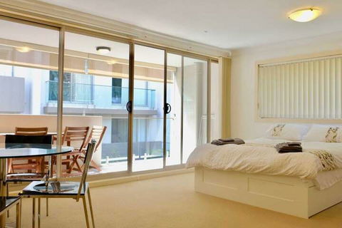 Manly Studio 2 Minutes From The Beach - Dalby Accommodation 4