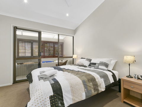 A Superb Location For Enjoying The Best Of Noosa Unit 2 / 69 Noosa Parade - Dalby Accommodation 2