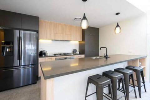 Dune Townhouse On Nautilus Way - Dalby Accommodation 3