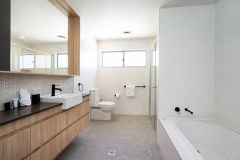 Dune Townhouse On Nautilus Way - Dalby Accommodation 6