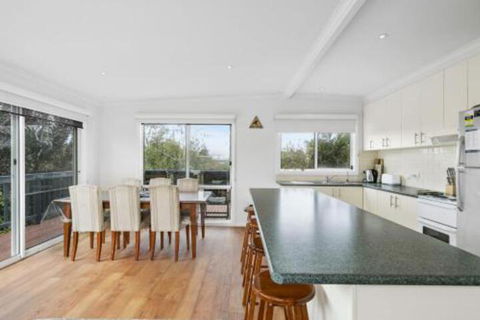 THE BEACH HIVE PET FRIENDLY (OUTSIDE ONLY) INLET SIDE - Dalby Accommodation 4