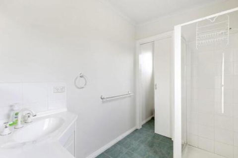 THE BEACH HIVE PET FRIENDLY (OUTSIDE ONLY) INLET SIDE - Dalby Accommodation 5