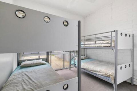 THE BEACH HIVE PET FRIENDLY (OUTSIDE ONLY) INLET SIDE - Dalby Accommodation 3
