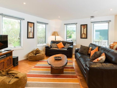 EVERGREEN BEACH HOUSE - Dalby Accommodation 4