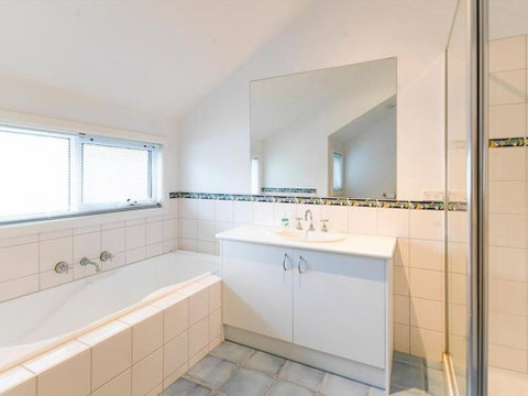 EVERGREEN BEACH HOUSE - Dalby Accommodation 1
