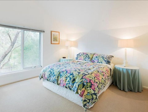 EVERGREEN BEACH HOUSE - Dalby Accommodation 5