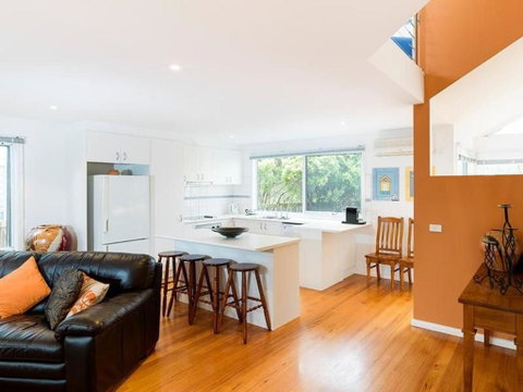 EVERGREEN BEACH HOUSE - Dalby Accommodation 3