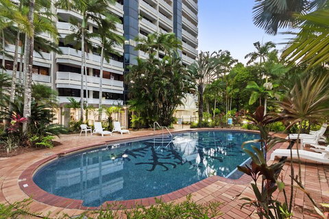 Luxury PoolSide Apartment In Beachfront - Dalby Accommodation 3