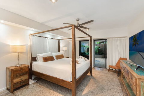 Luxury PoolSide Apartment In Beachfront - Dalby Accommodation 6