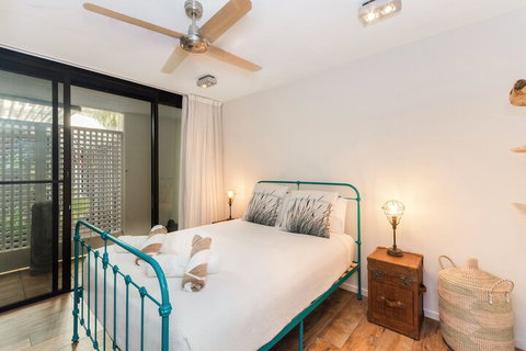 Luxury PoolSide Apartment In Beachfront - Dalby Accommodation 5