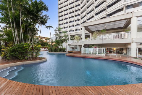 Luxury PoolSide Apartment In Beachfront - Dalby Accommodation 2