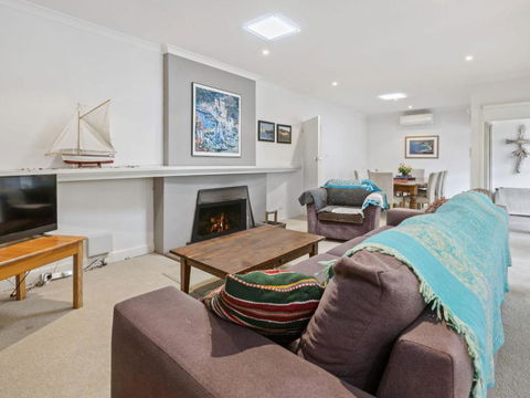 BIRDSONG MORNINGTON - Dalby Accommodation 1