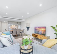 HomeHotel Luxury Apt with Shopping Mall Downstairs - Dalby Accommodation