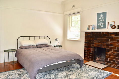 Art Deco Apt In Sunny Elwood Minutes To St. Kilda - Dalby Accommodation 1