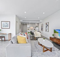 HomeHotel Ultra Luxury 2 Bedroom next to Mall  Train - Dalby Accommodation