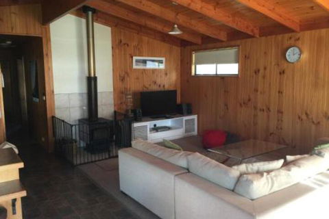 Alluvion Beach Cottage - Dalby Accommodation 5