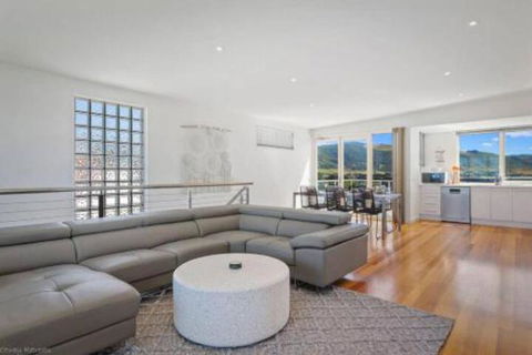 SEA NOOK Seconds From The Beach - Dalby Accommodation 1