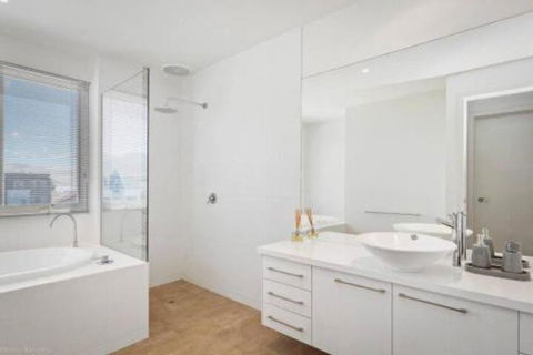 SEA NOOK Seconds From The Beach - Dalby Accommodation 5