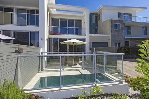 Waves On Kamala 13 - Dalby Accommodation 2