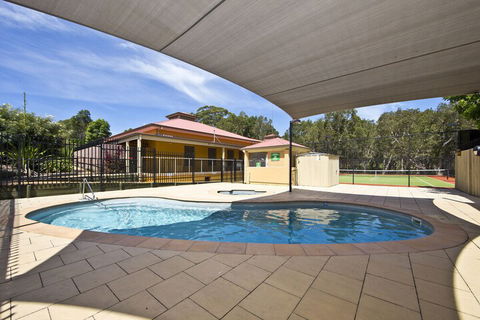Aqua Lagoon - Dalby Accommodation 3