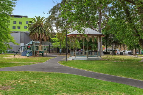 GRATTAN A Premier Location & Modern Space - Dalby Accommodation 7