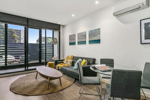GRATTAN A Premier Location & Modern Space - Dalby Accommodation 3