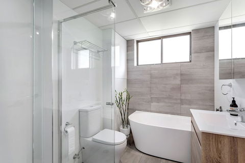 Victory Court Unit 1 / 3 7 Columbia Close - Dalby Accommodation 5