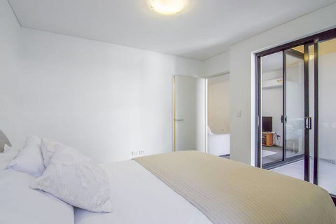 Charming And Dream Home In Sydney - Dalby Accommodation 5