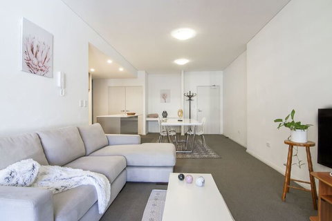 Charming And Dream Home In Sydney - Dalby Accommodation 6