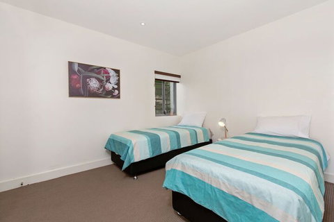 Cotton Beach Apartment 35 Pool Views - Dalby Accommodation 4