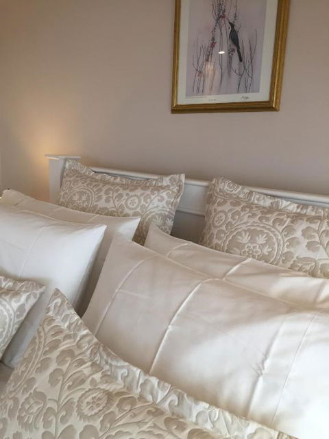 Ellies Cottages - Dalby Accommodation 6