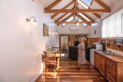 Ellies Cottages - Dalby Accommodation 4