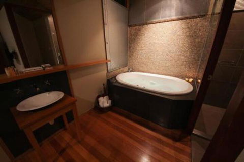 Indulge At Hepburn - Dalby Accommodation 0