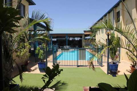 Ningaloo Coral Bay Backpackers - Dalby Accommodation 5