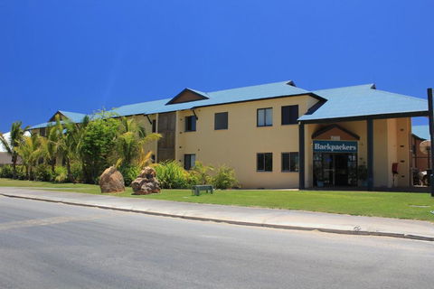 Ningaloo Coral Bay Backpackers - Dalby Accommodation 2