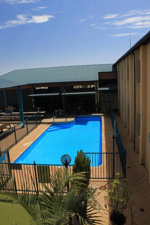 Ningaloo Coral Bay Backpackers - Dalby Accommodation 3