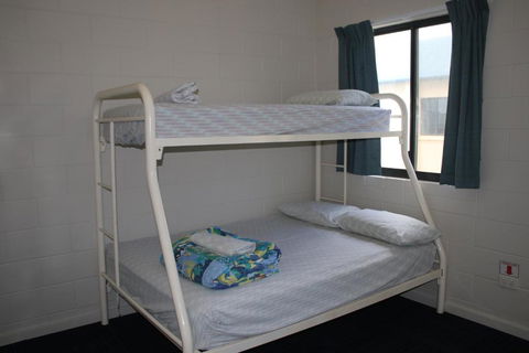 Ningaloo Coral Bay Backpackers - Dalby Accommodation 4