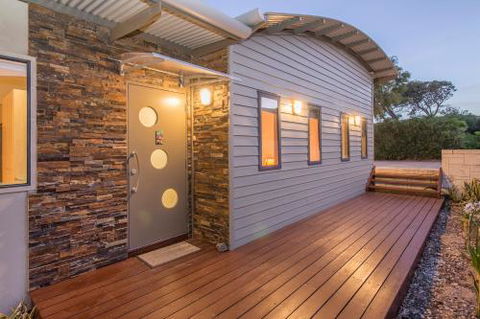 Caves Retreat - Dalby Accommodation 0