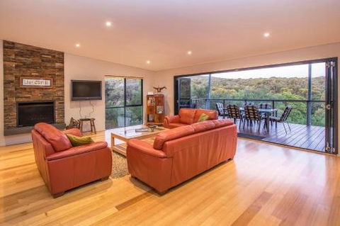 Caves Retreat - Dalby Accommodation 3