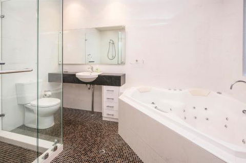 Caves Retreat - Dalby Accommodation 5