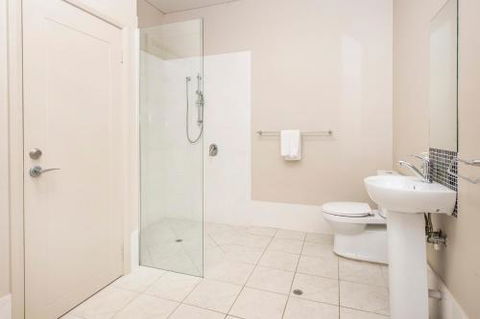 Caves Retreat - Dalby Accommodation 1