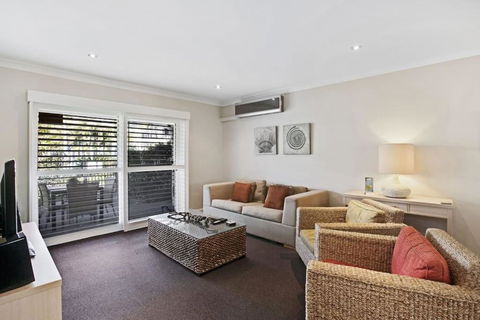 Pacific Blue Pool Spa & More Available In Complex! - Dalby Accommodation 2