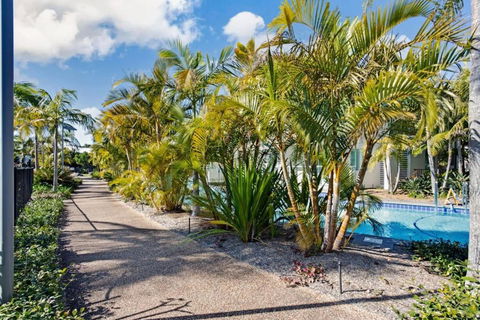 Pacific Blue Pool Spa & More Available In Complex! - Dalby Accommodation 3