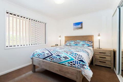 Kallaroo Street 3 Corlette - Dalby Accommodation 3