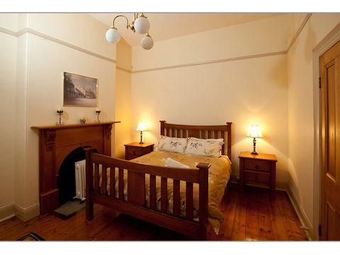 Fairholme Townhouse - Dalby Accommodation 0