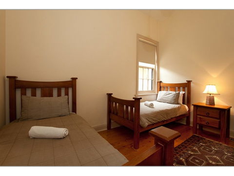 Fairholme Townhouse - Dalby Accommodation 1