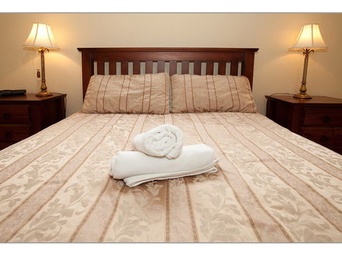 Fairholme Townhouse - Dalby Accommodation 3