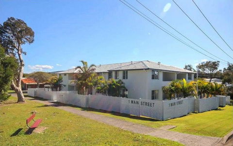 Main Break 1 1 Main Street - Dalby Accommodation 2
