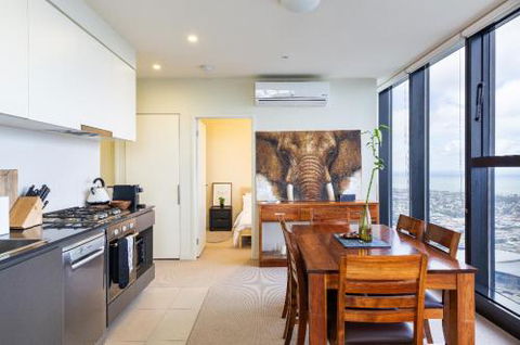 ON TOP Of THE WORLD BEST VIEWS In MELBOURNE !! - Dalby Accommodation 2
